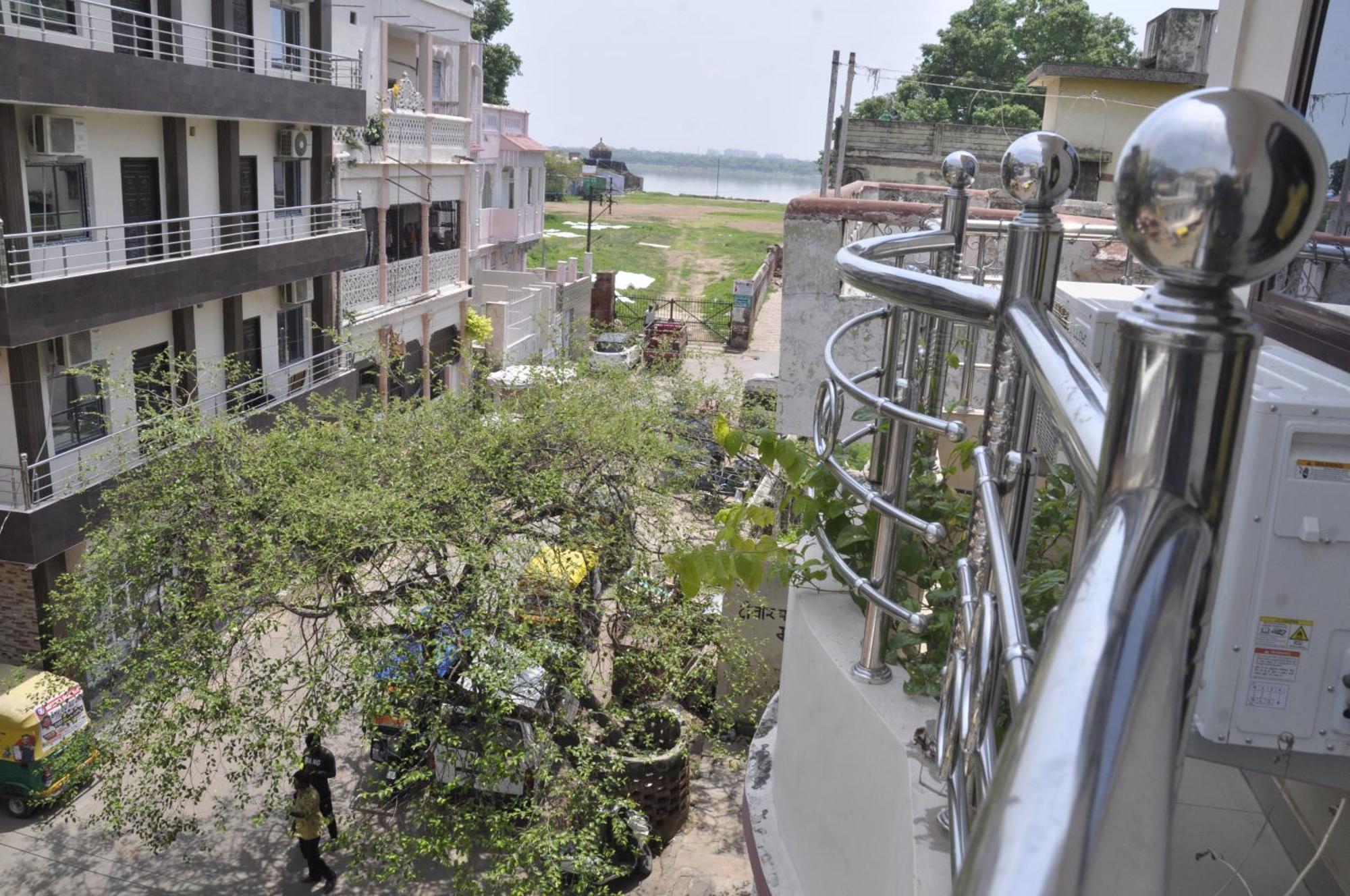 Golden River Varanasi Luaran gambar